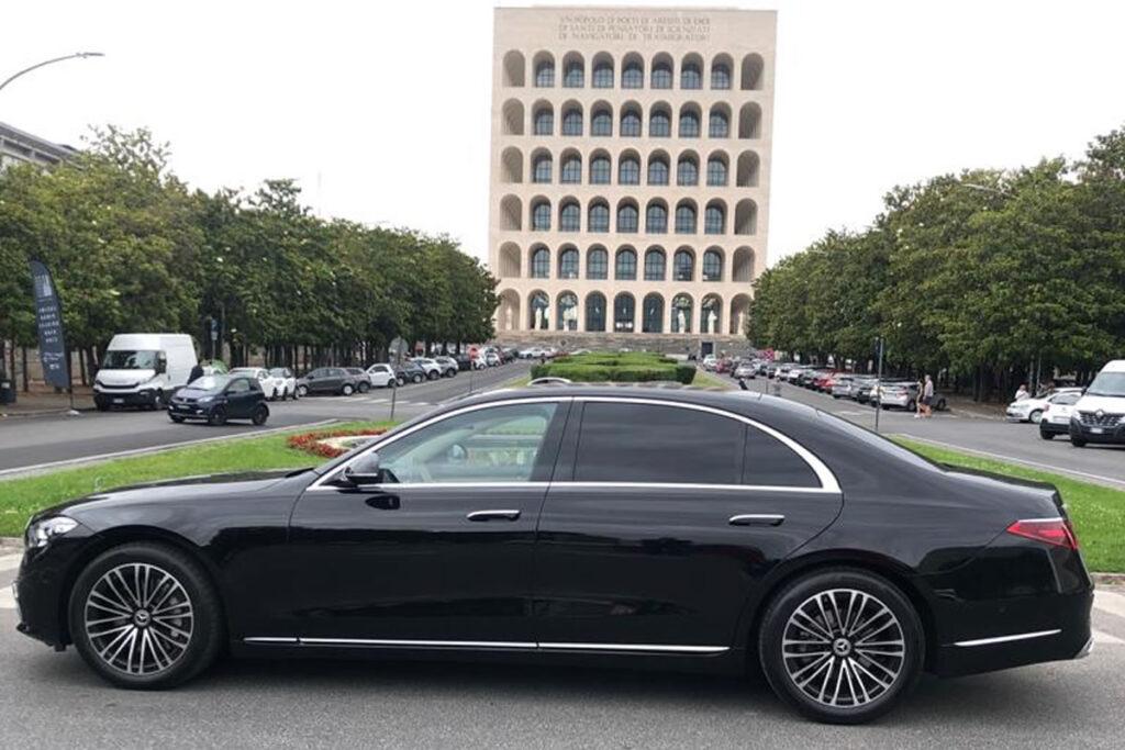 Limousine fleet: Mercedes S Class Outside